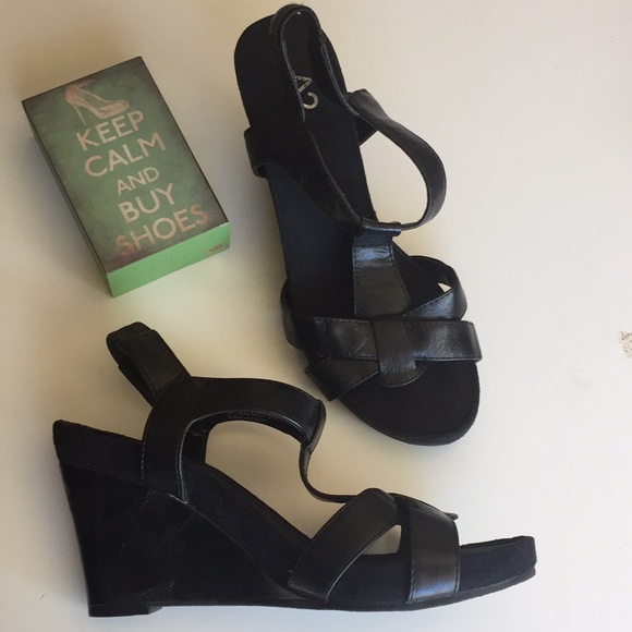 AEROSOLES Shoes - A2 Aerosoles Black Wedge Strappy Sandals EUC